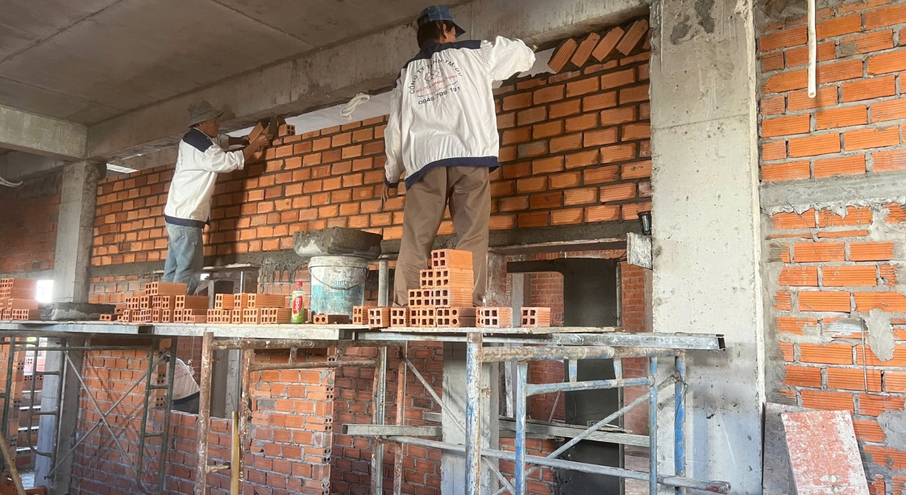 Công tác xây tường nhà thủ đức