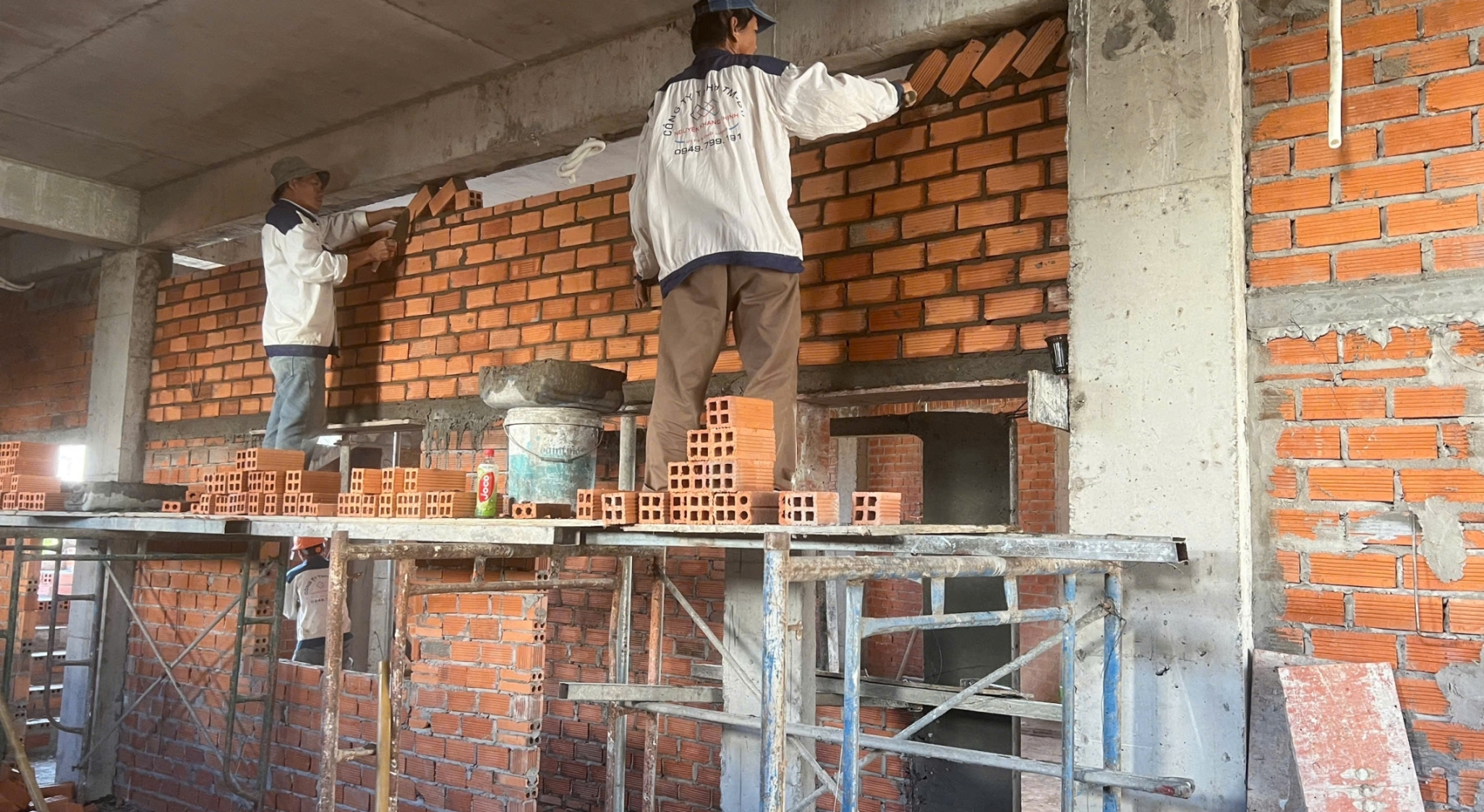 Công tác xây tường nhà thủ đức